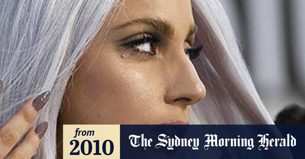 Fan uses fake backstage pass at Gaga gig